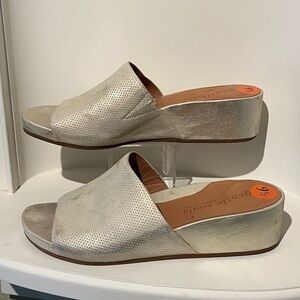 GENTLE SOULS by Kenneth Cole Wedges Slides - NEW!